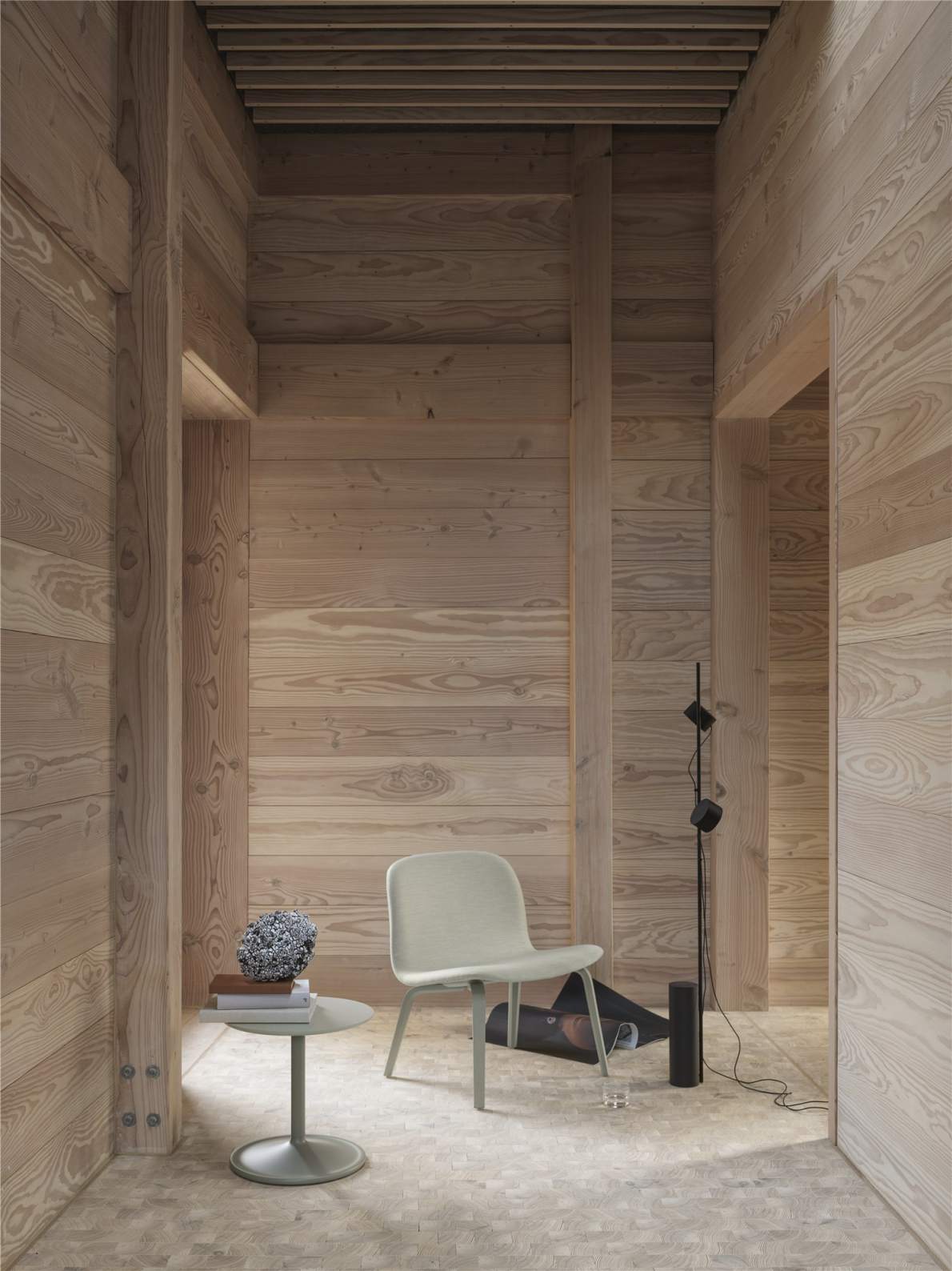 Post vloerlamp van Muuto