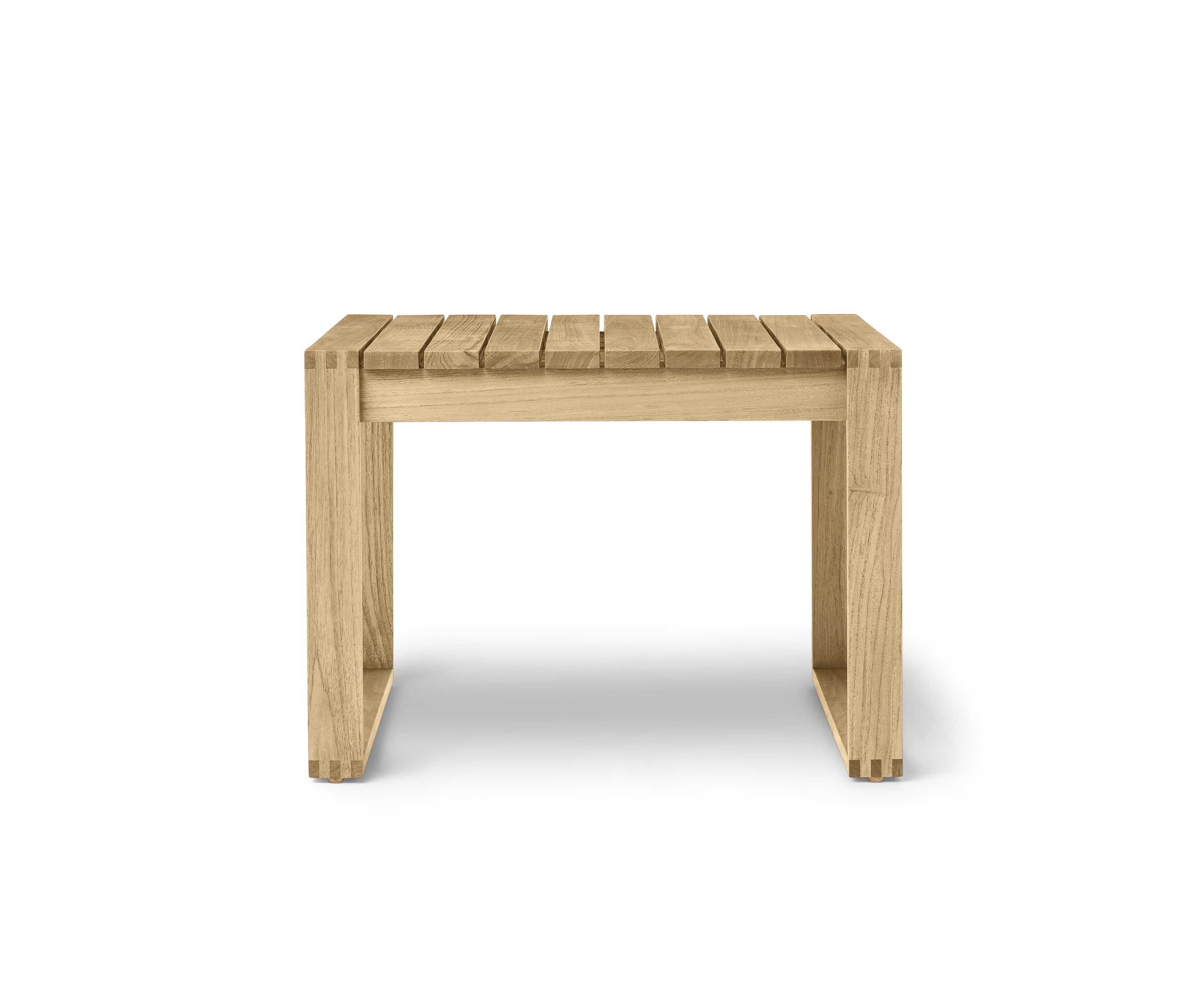 Bodil Kjaer Outdoor Beistelltisch von Carl Hansen & Søn aus hellem Teakholz.