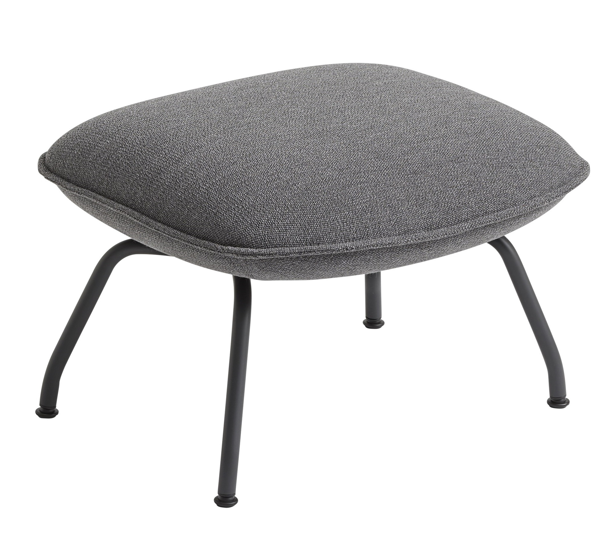 Grauer Muuto Doze Ottoman mit Stoffbezug und schwarzen Metallbeinen, modernes Design für Wohnzimmer.