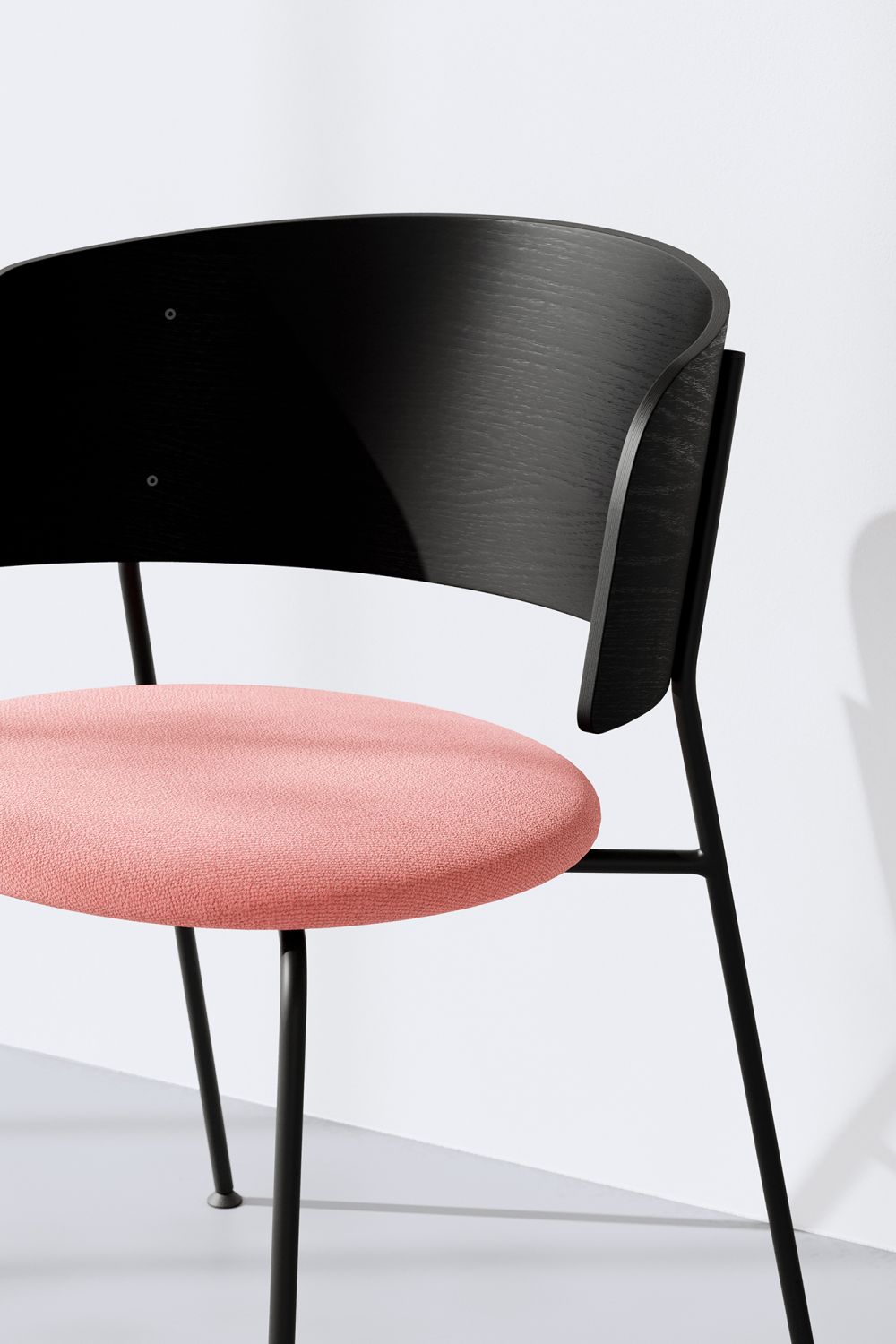 WAGNER fauteuil met zwart frame OUT