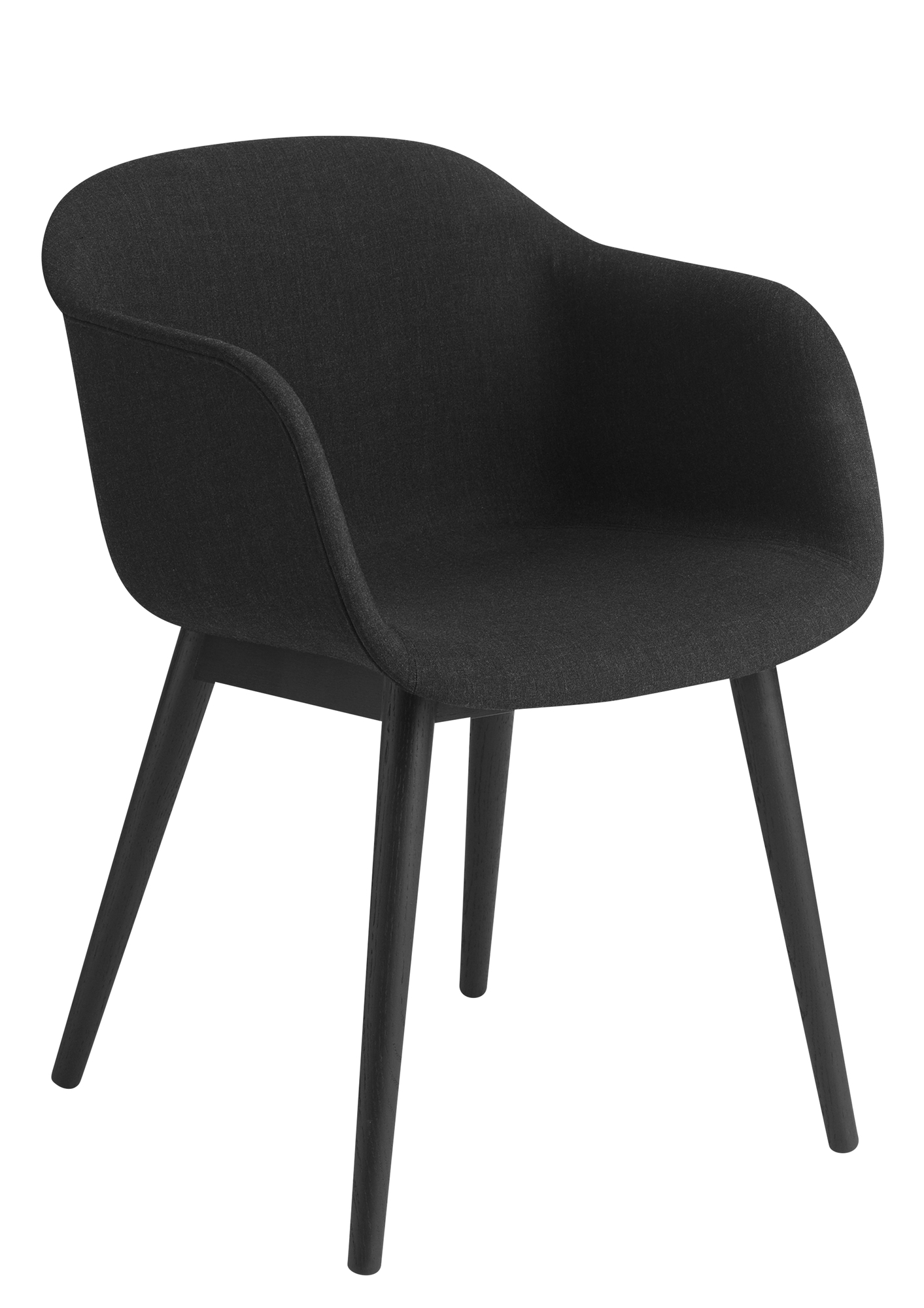 Schwarzer Fiber Armchair von Muuto mit Holzgestell, moderner Sessel für Wohnzimmer und Büro.