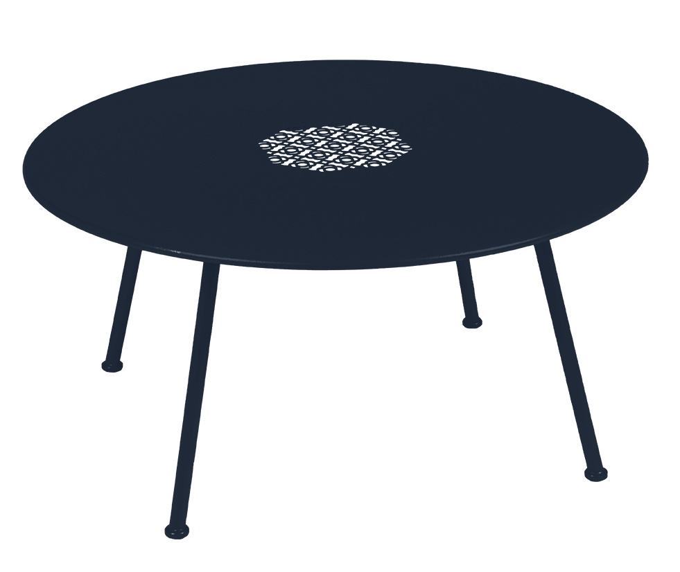 Blauer Lorette Outdoor Beistelltisch von Fermob, runder Couchtisch mit filigranem Muster in der Tischmitte.