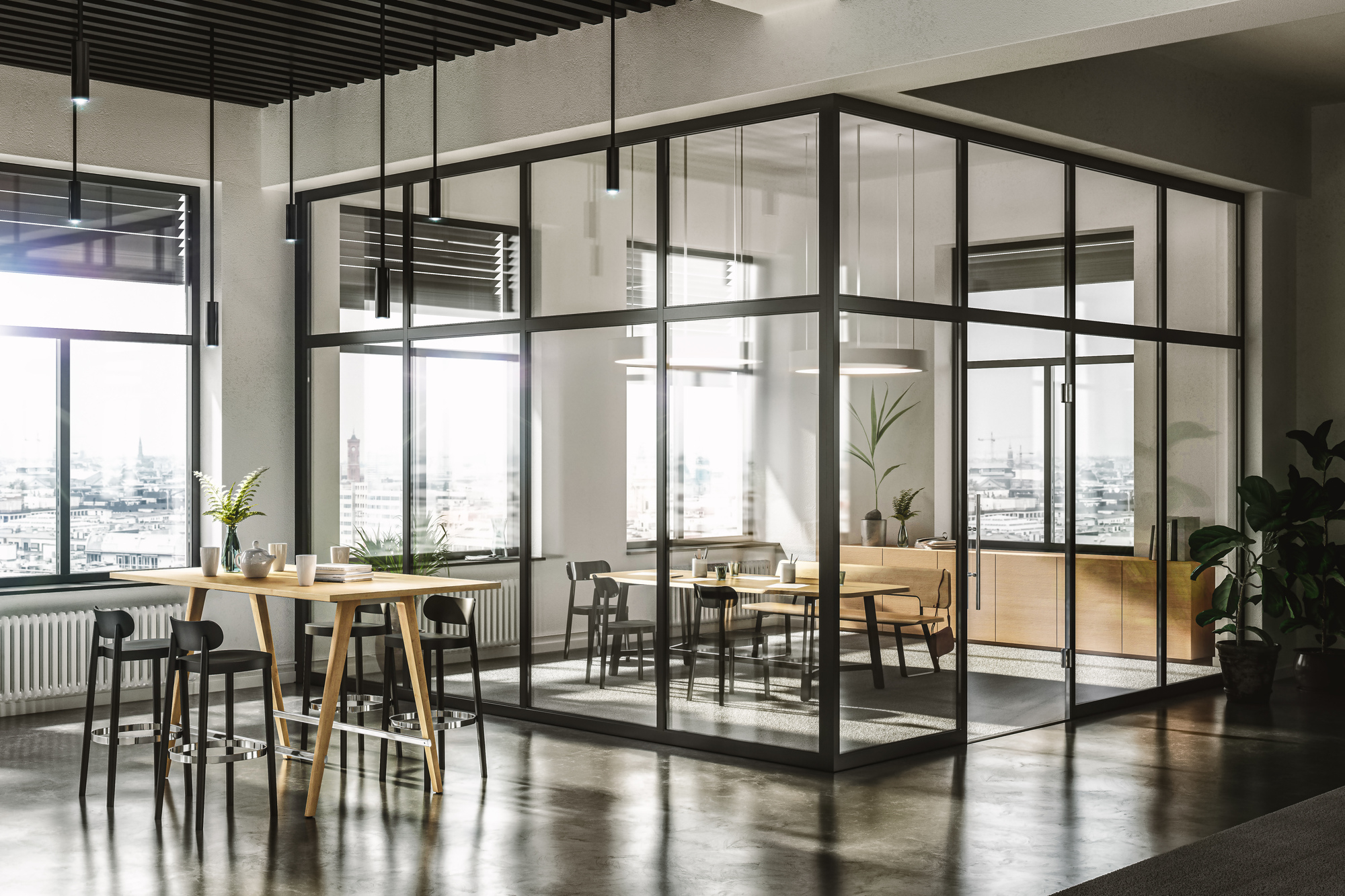 Innenaufnahme eines modernen Büros mit Thonet Holzstühlen und Tischen in verschiedenen Konfigurationen.