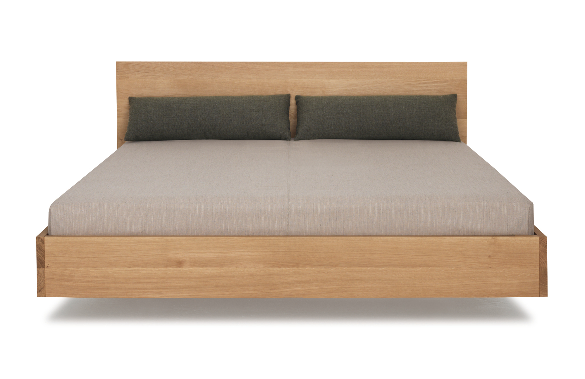 Simple HI Holzbett: Zeitraum Bett 180 cm aus hellem Holz mit Kissen.