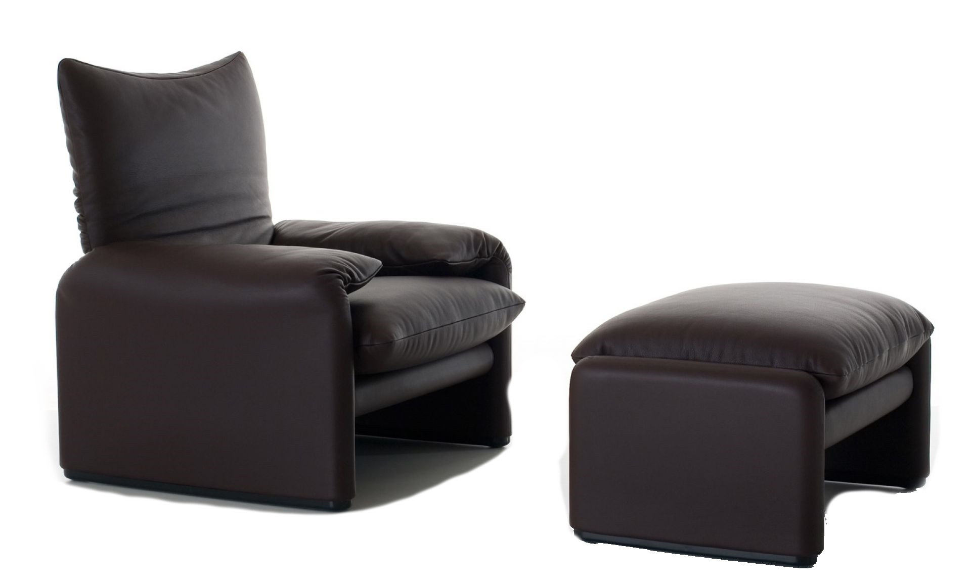 Brauner Maralunga Sessel von Cassina mit passendem Hocker aus Leder, modernes Design.