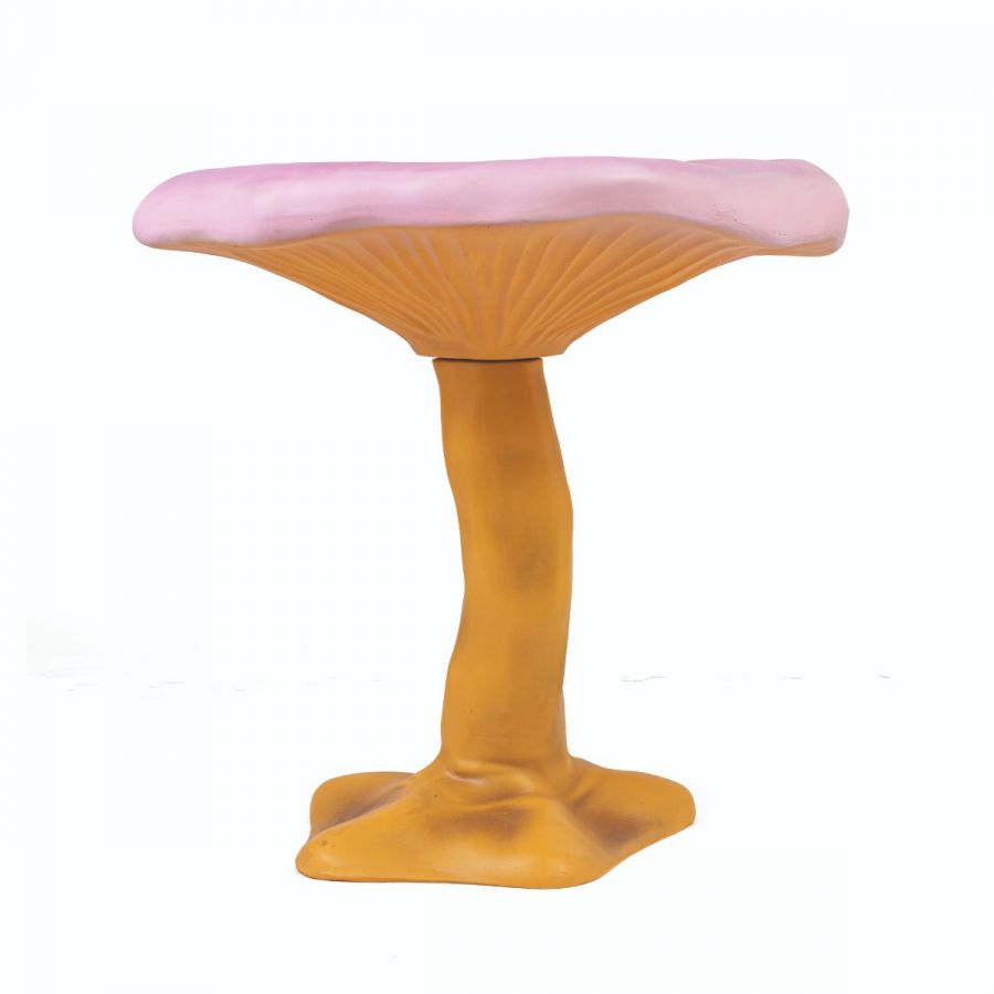 Amanita Beistelltisch: Pilzförmiger Tisch mit rosa Hut und gelbem Stiel für modernes Wohnen.