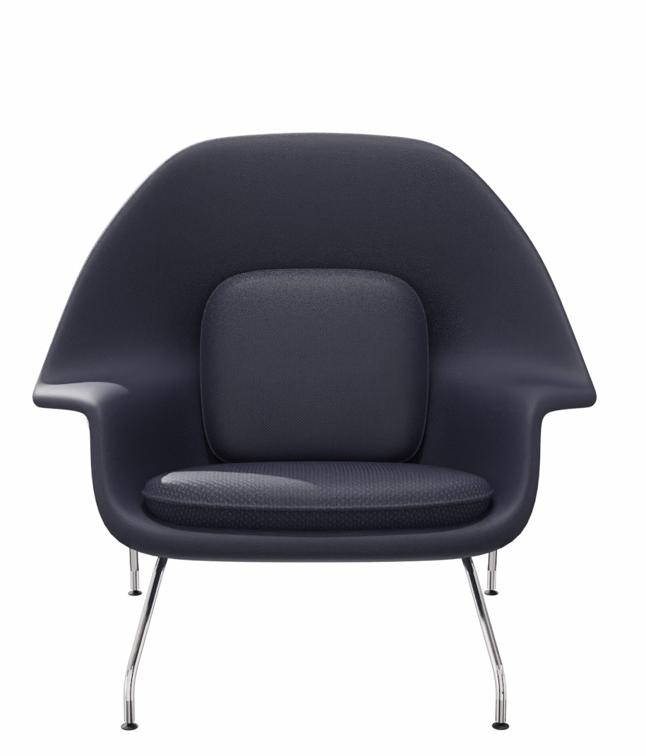 Dunkelblauer Womb Chair Sessel von Knoll International mit Kissen und verchromten Stahlbeinen, Frontansicht.