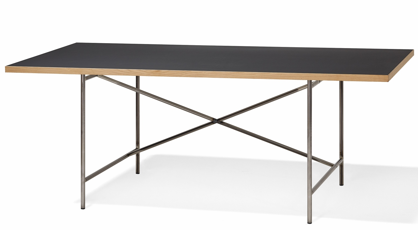 Eiermann Tisch von Richard Lampert mit schwarzer Tischplatte und verchromtem Stahlgestell, modernes Design für Büro und Zuhause.