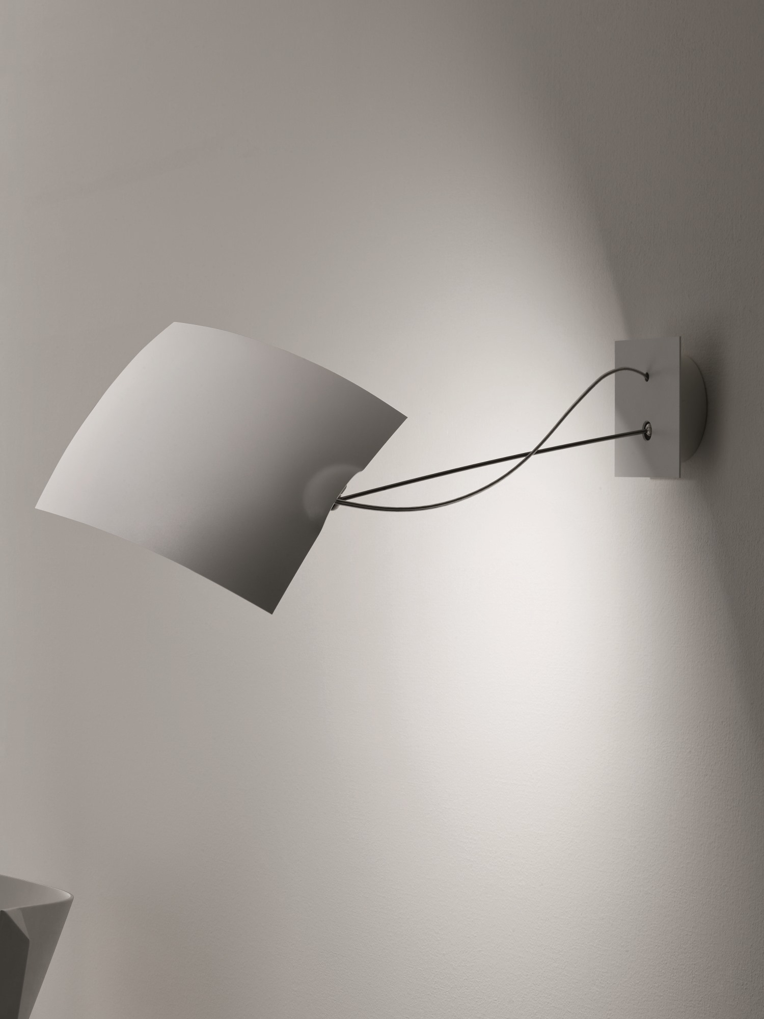 Moderne 18 x 18 LED Wandleuchte von Ingo Maurer, abstraktes Design mit indirektem Licht.