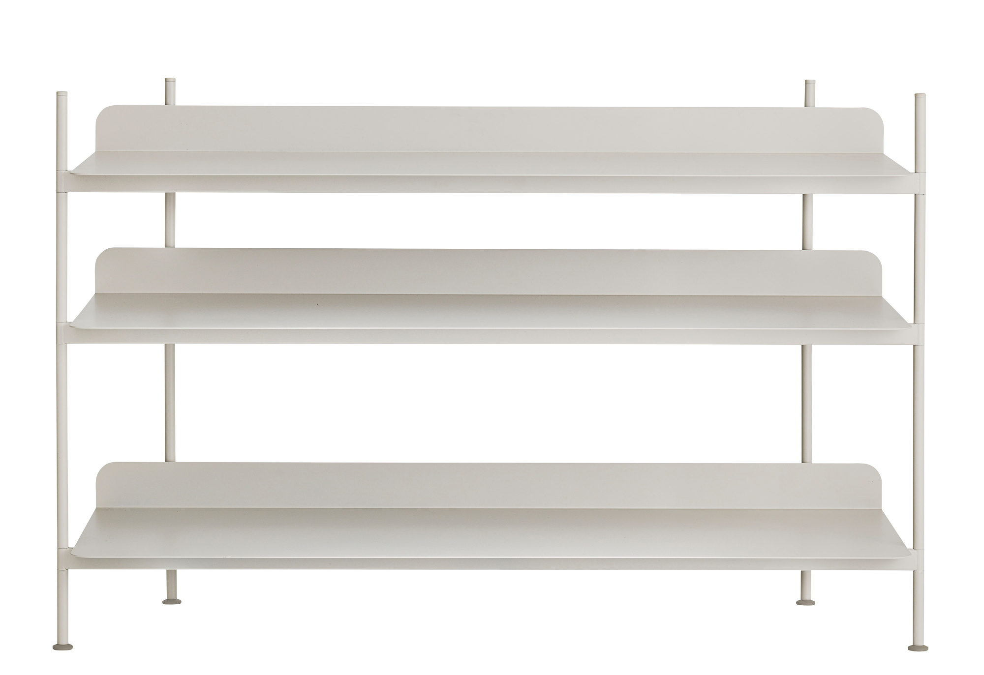 Weißes Compile Regalsystem von Muuto mit drei Regalböden, ideal für Wohnzimmer und Büro.