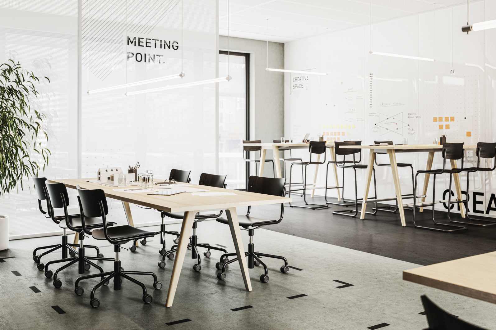 Büro mit Thonet S 43 DR Drehstühlen in Schwarz um einen hellen Holztisch.