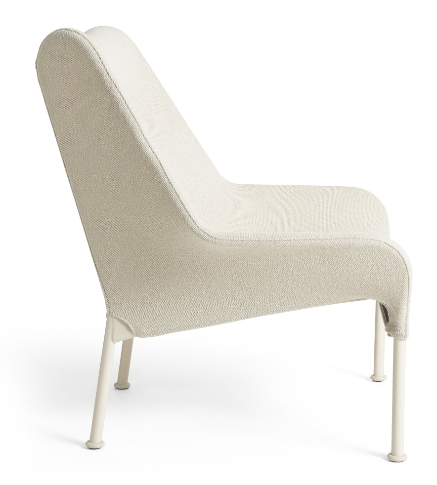 Beiger 02 Lounge Chair Sessel von Hay, Seitenansicht, moderner skandinavischer Sessel mit Stoffbezug und Metallbeinen.