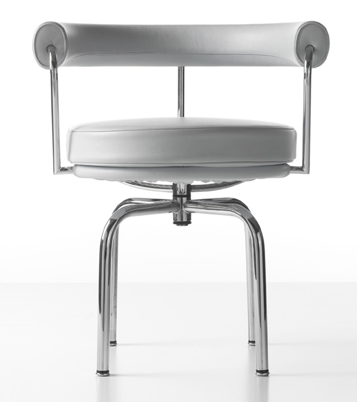 7 Fauteuil Tournant Drehsessel von Cassina mit grauem Lederbezug und verchromtem Stahlgestell, Frontansicht.