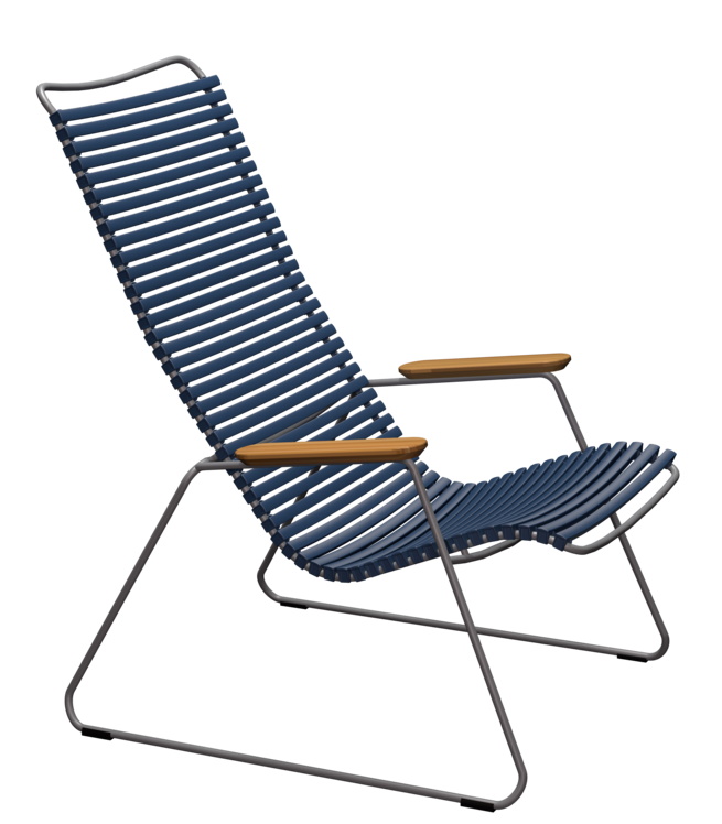 Dunkelgrauer Click Lounge Chair Sessel von Houe für den Außenbereich mit Armlehnen aus Teakholz.