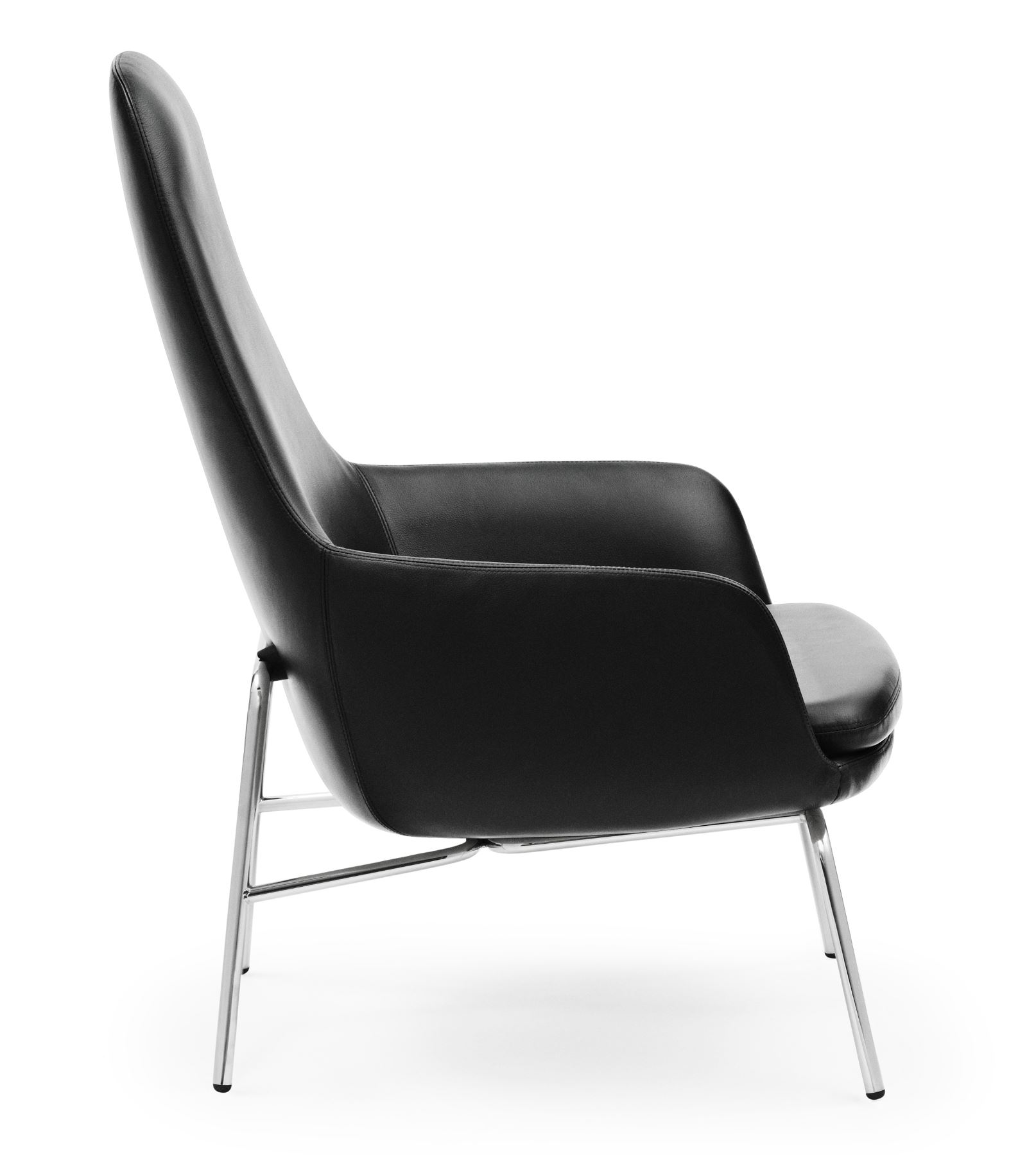 Schwarzer Era Lounge Chair Sessel hoch von Normann Copenhagen, Seitenansicht, Leder, Chromgestell.