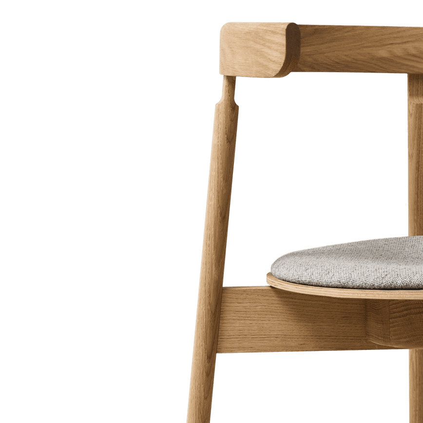 Lunar-stoel in eikenhout met zitkussen van Form & Refine