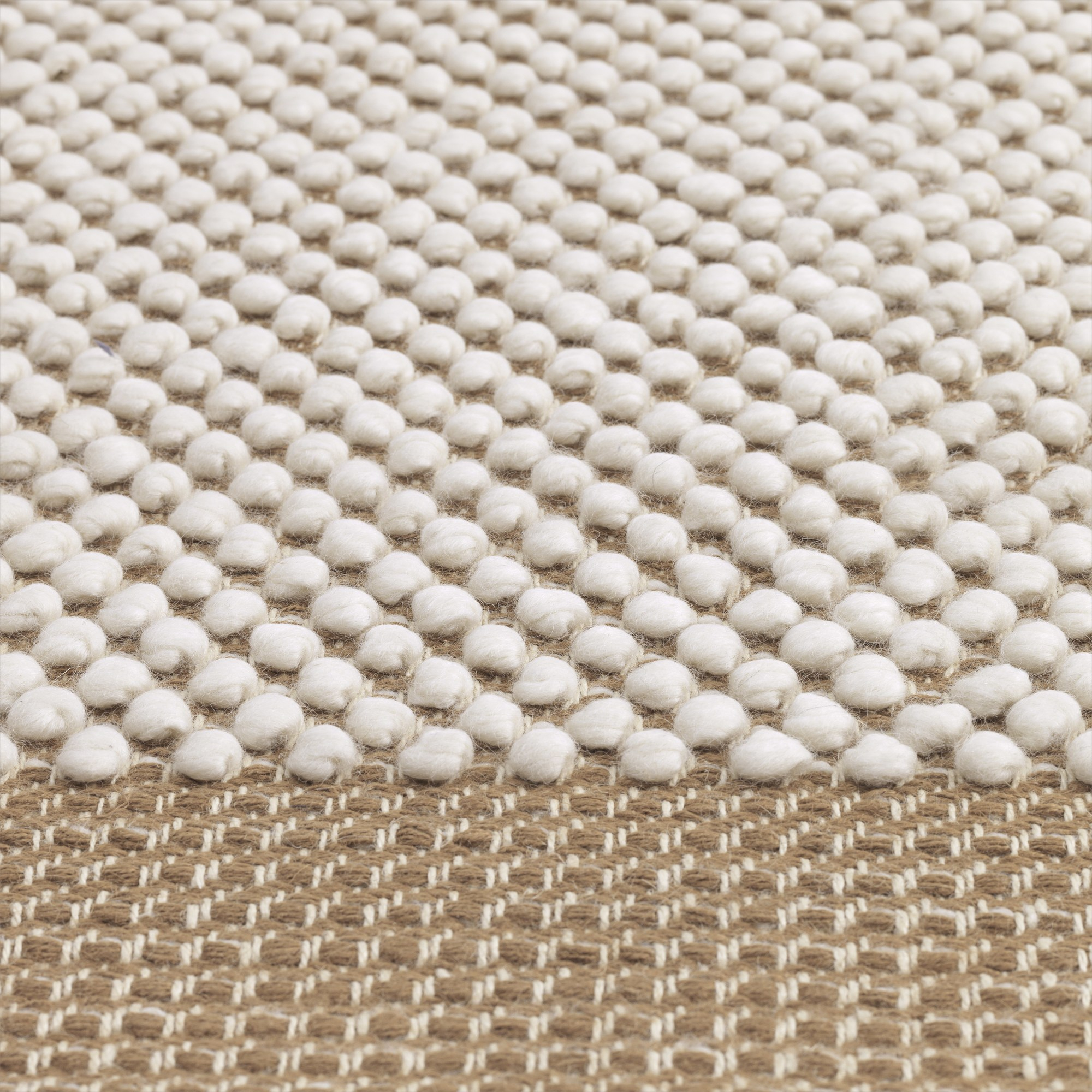 Detailaufnahme des Muuto Pebble Rug Teppichs in Beige und Weiß mit strukturierter Oberfläche.
