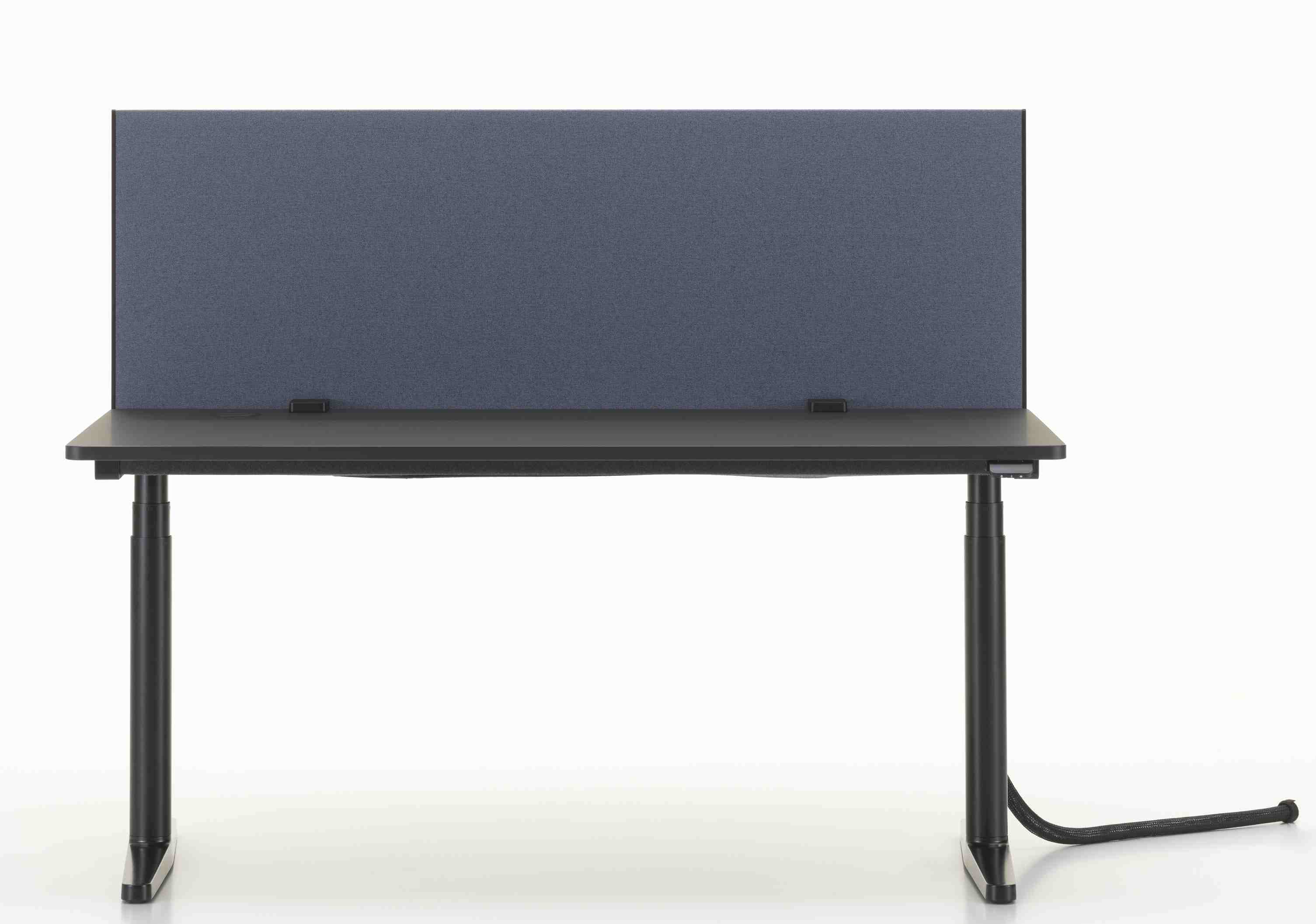 Vitra Tyde Stehtisch 180 cm mit blauer Akustikwand für Büro und Homeoffice.