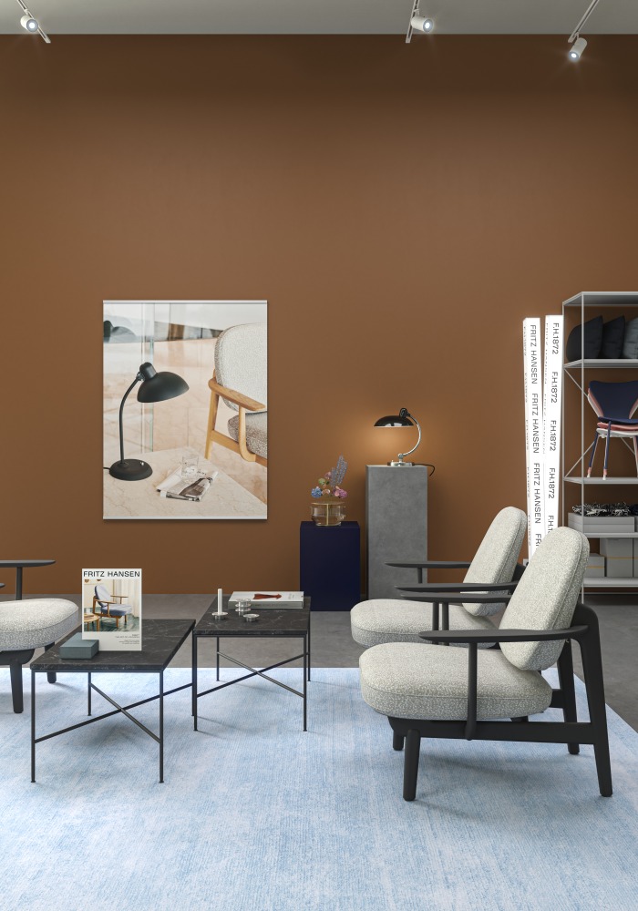 Fritz Hansen Planner Couchtisch aus Marmor in modernem Wohnzimmer mit Stühlen und Teppich.