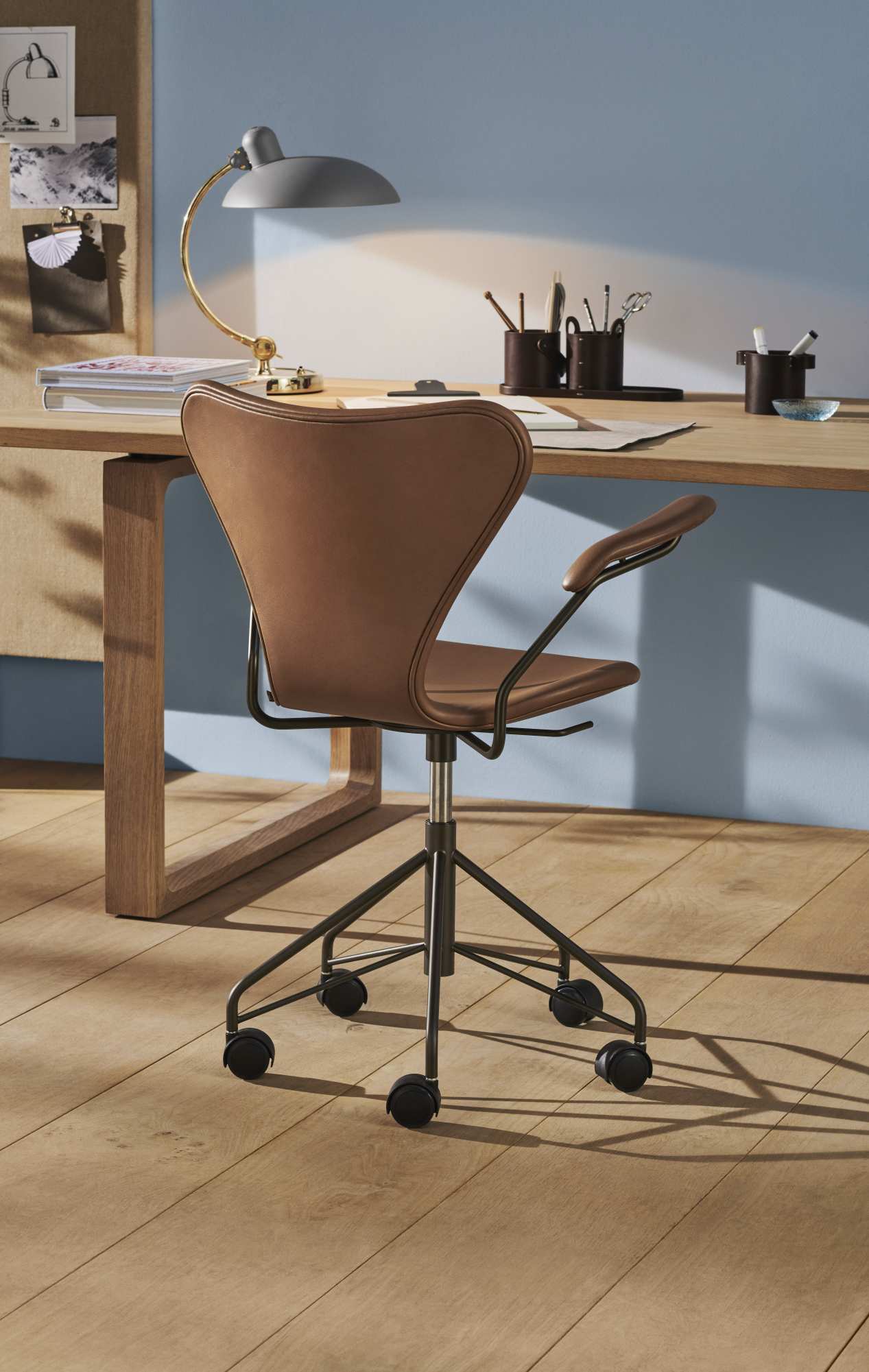 6631 T Luxe tafellamp KAISER idell Fritz Hansen Easy grey