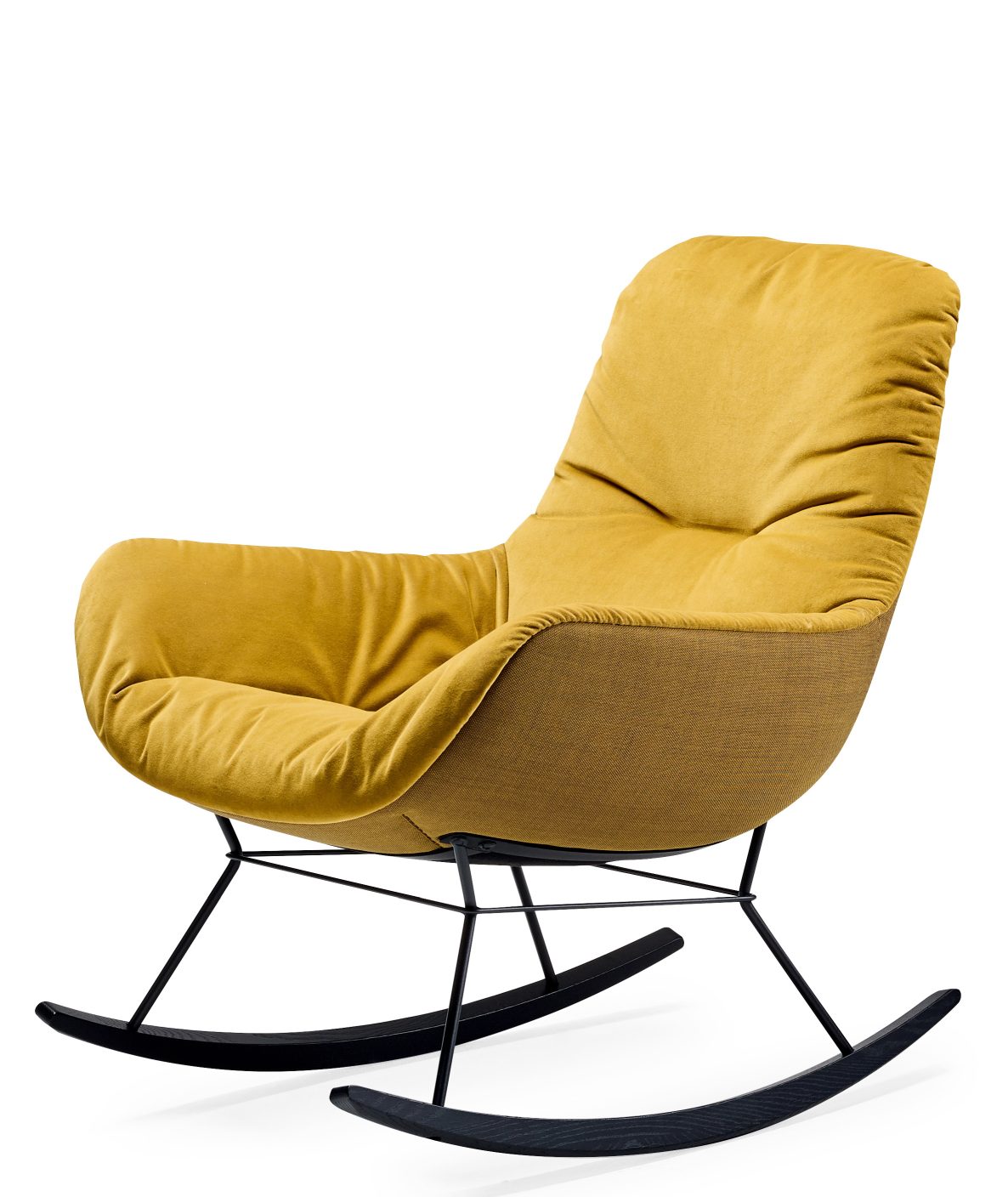 Gelber Leya Rocking Lounge Chair von Freifrau Manufaktur mit schwarzem Metallgestell und Holzschaukeln.