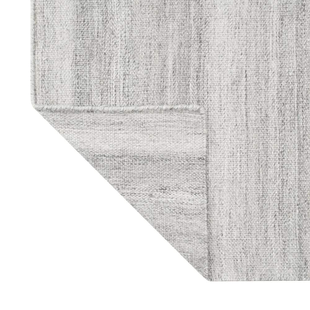 Detailaufnahme des Blomus Kiva Rug Teppichs in Grau, ideal für den Außenbereich.