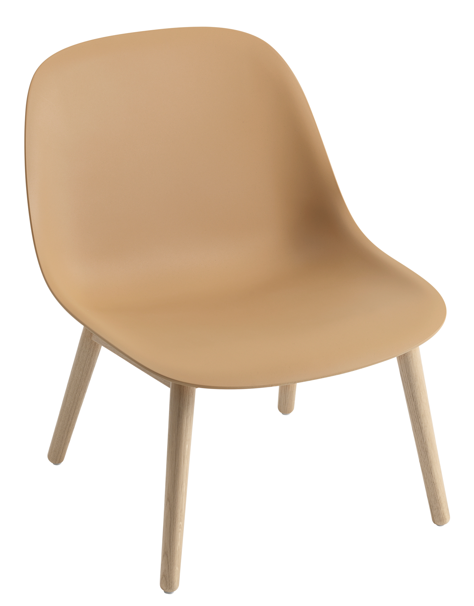 Beiger Fiber Lounge Chair von Muuto mit Holzgestell, moderner Sessel für Wohnzimmer.