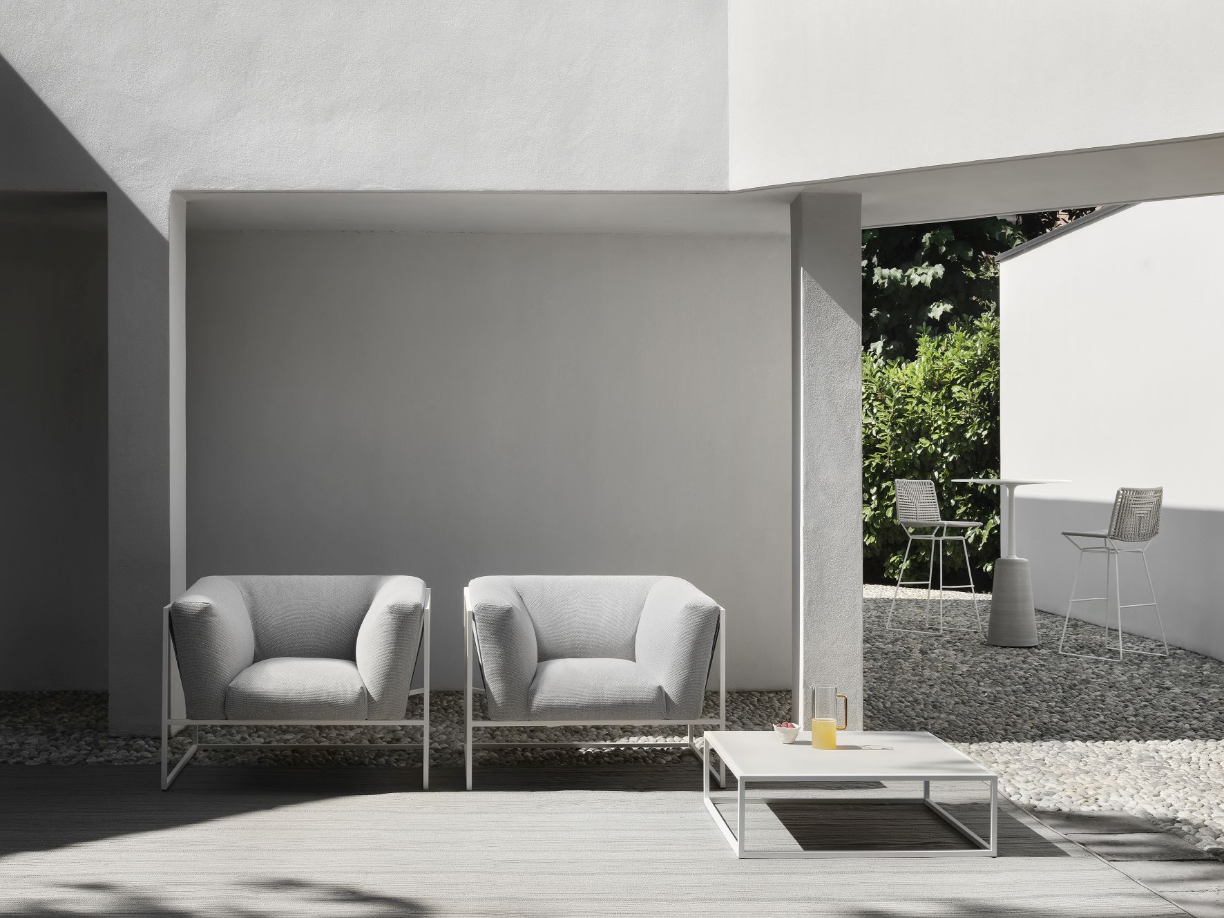 Arpa Outdoor Sofa von MDF Italia, 3-Sitzer Lounge Möbel mit modernem Design für Garten und Terrasse.