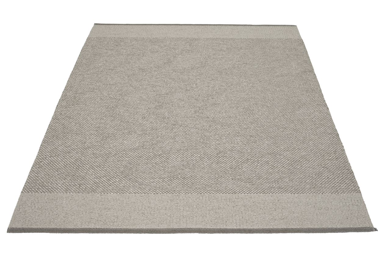Pappelina Teppich Edit, 140x200cm, in Beige mit schlichtem Muster. Hochwertiger, gewebter Teppich für Wohnräume.