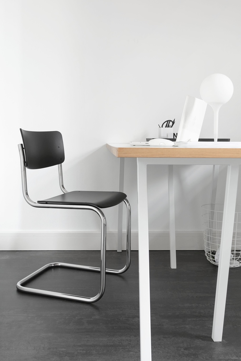 S 43 Klassieke stalen buisstoel met vrijdragende poten CHROOM/ZWART Thonet VOORKEURSCOMBINATIE