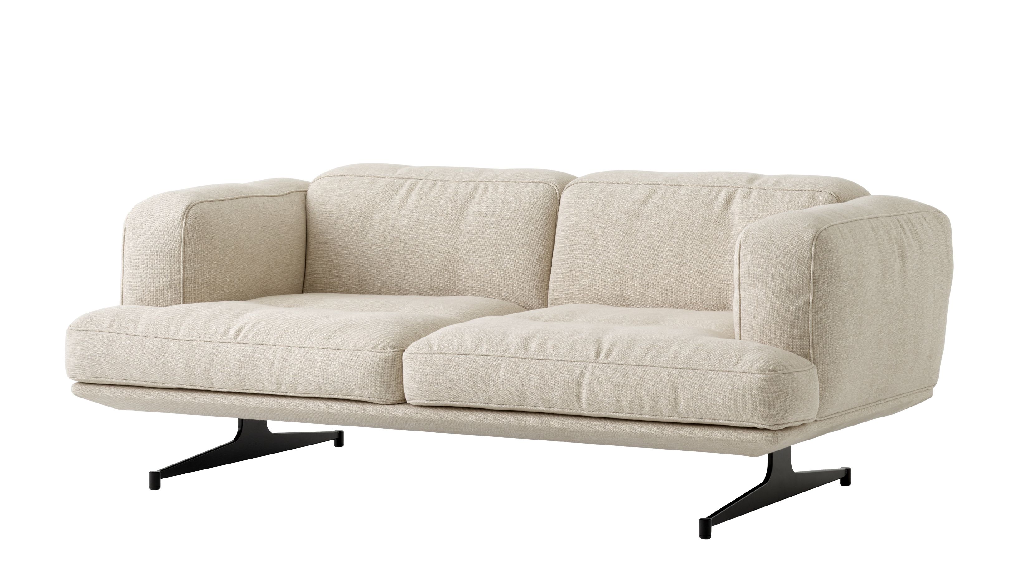AndTradition Inland Sofa AV22/AV23 in Beige mit schwarzen Füßen für modernes Wohnzimmerdesign.