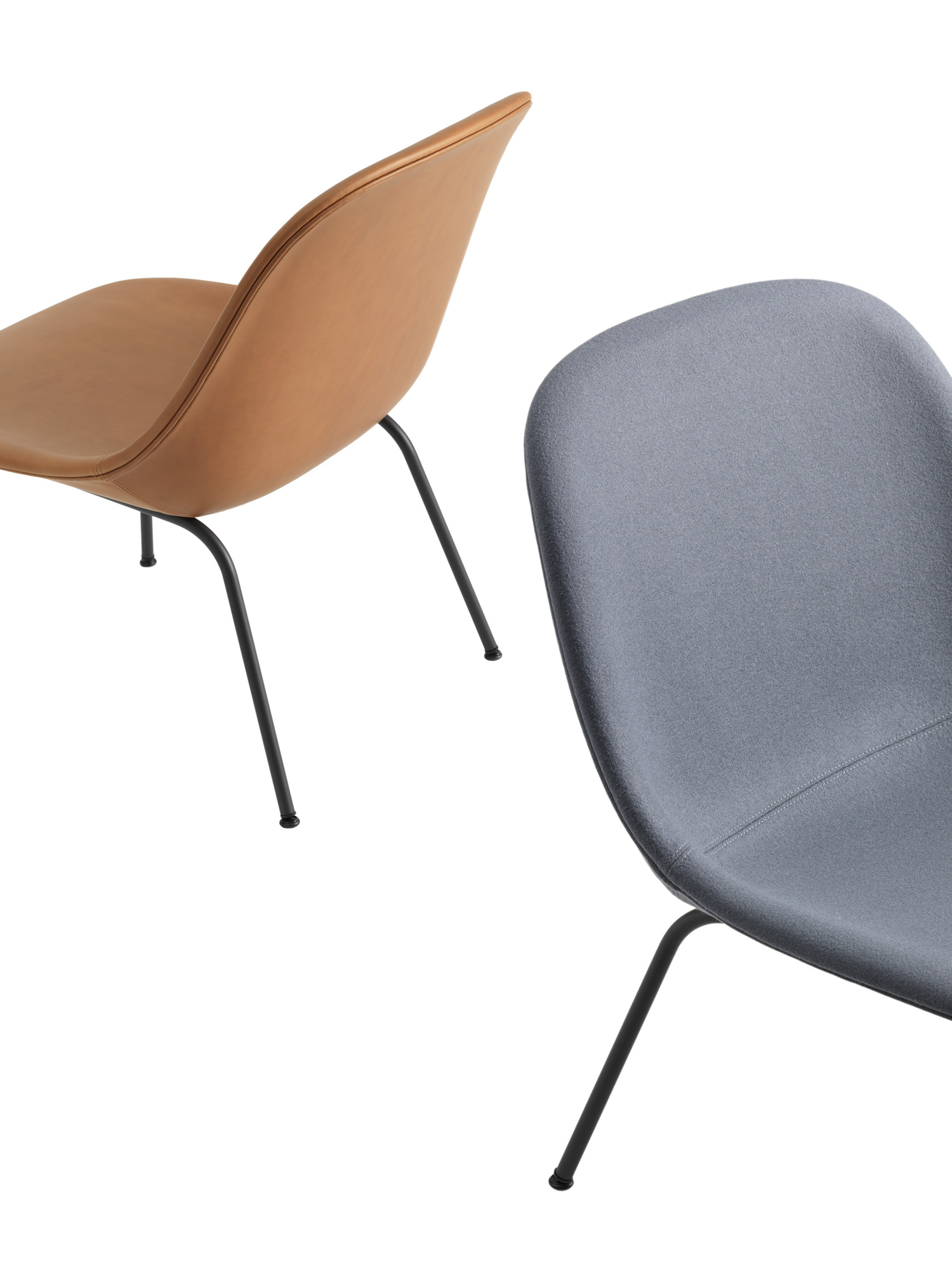 Muuto Fiber Lounge Chair mit Kufengestell in Grau und Leder, modernes skandinavisches Design.