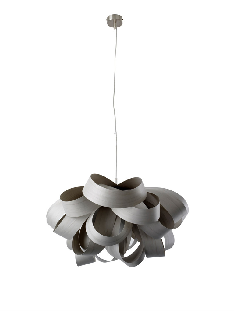 Agatha S Pendelleuchte von LZF Lamps: Moderne Hängelampe aus Holzfurnier in Grau.