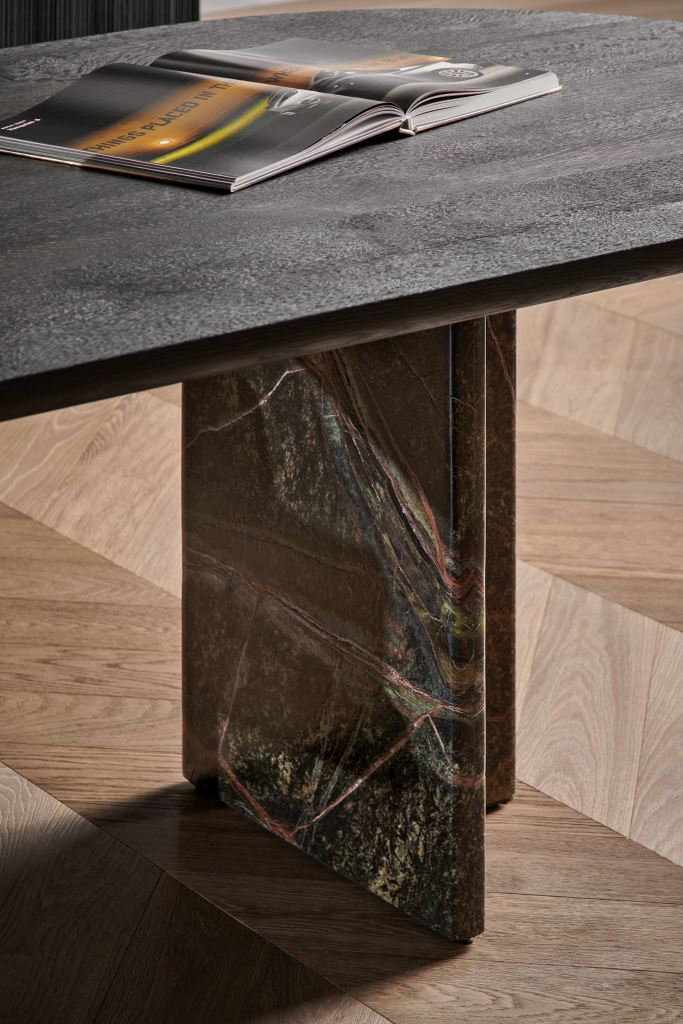 BC17 T-Rox ovale eettafel Janua 