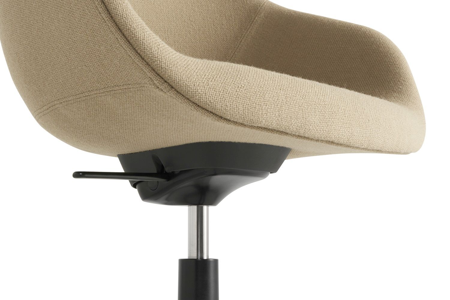 Detailaufnahme: Beige About a Chair AAC 155 Soft Duo Stuhl von Hay mit Drehgestell.