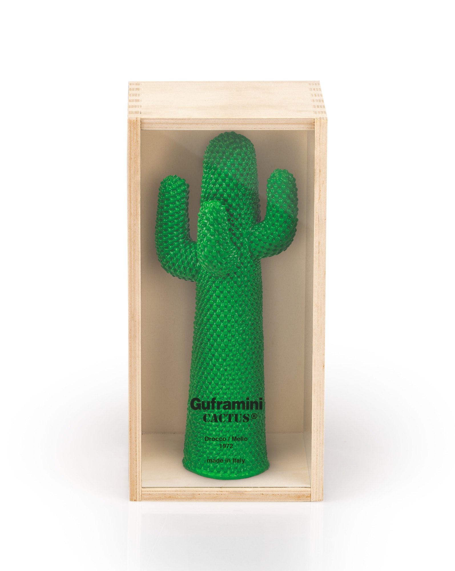 Grüner Guframini Cactus Miniatur Designobjekt in einer hellen Holzkiste, modernes Wohnaccessoire.
