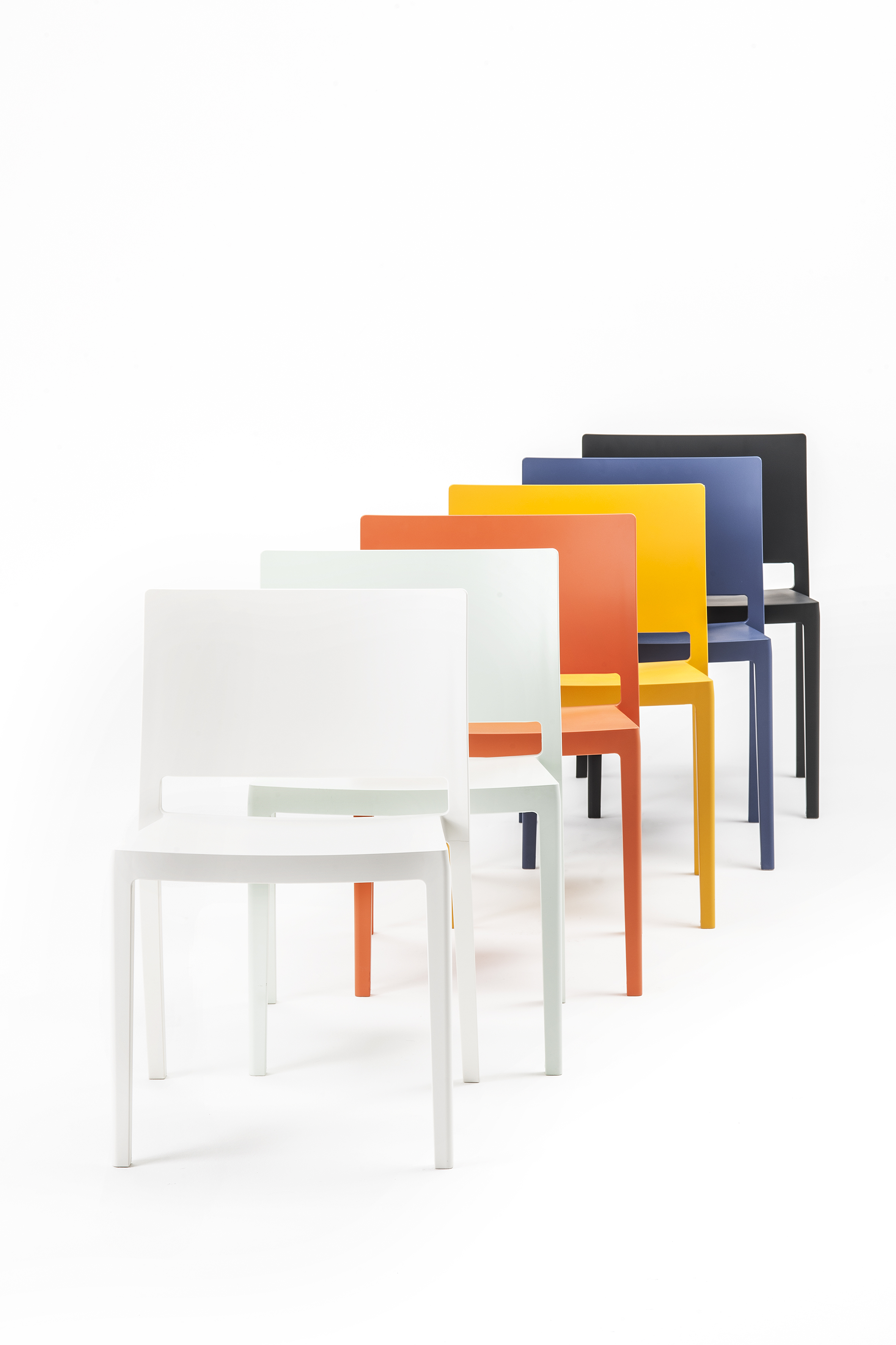 Lizz Stuhlset von Kartell in verschiedenen Farben, modernes Design für Esszimmer und Küche.