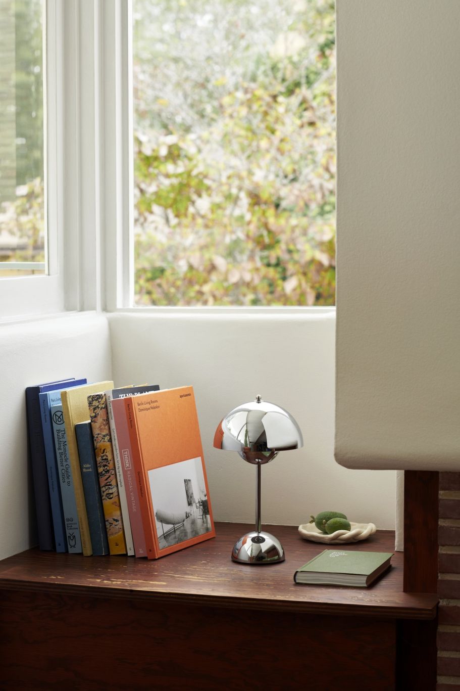 Flowerpot VP9 draagbare acculamp / tafellamp met USB-aansluiting, verchroomd, AndTradition