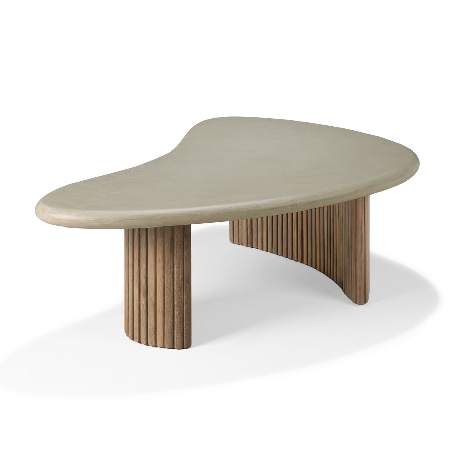 Ethnicraft Couchtisch: Outdoor Tisch mit Betonplatte und Teakholz-Basis in organischer Form.