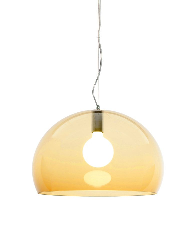 Fly Pendelleuchte von Kartell in Bernstein: Moderne Hängelampe mit transparentem, bernsteinfarbenem Lampenschirm.
