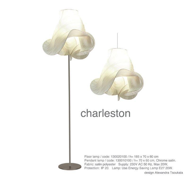 Charleston Stehleuchte von Alexandra Tsoukala mit wellenförmigem, weißem Lampenschirm und filigranem Design.
