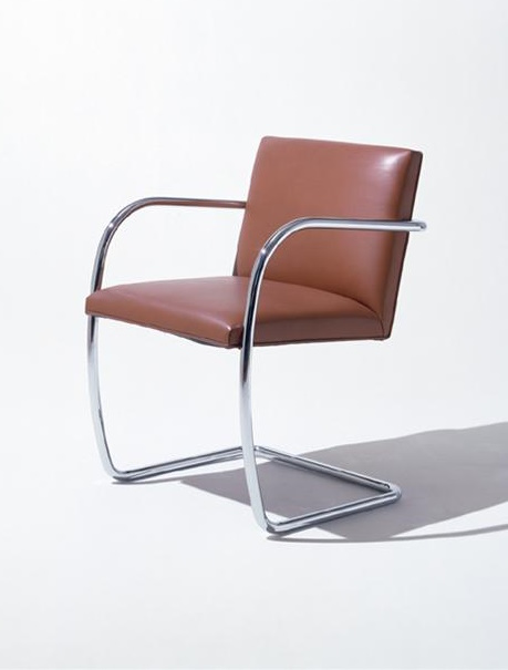 Brno Tubular Stuhl von Knoll International mit braunem Lederbezug und verchromtem Rundrohrgestell.