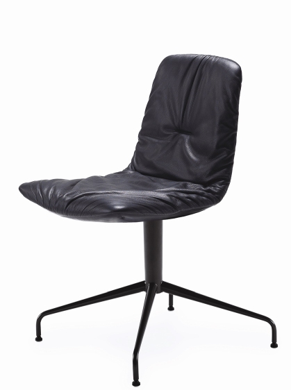 Schwarzer Leya Stuhl mit Lederbezug und filigranem Fußgestell für Esszimmer und Büro.