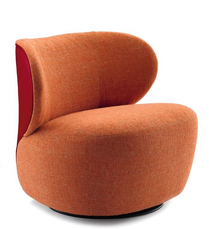 Oranger Bao Sessel von Walter Knoll, moderner Design-Sessel mit roter Rückenlehne.