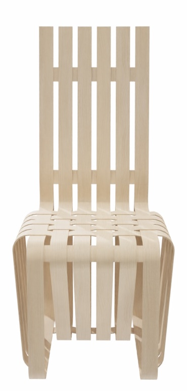 Stuhl High Sticking von Knoll International mit hoher Rückenlehne aus hellem Holz.