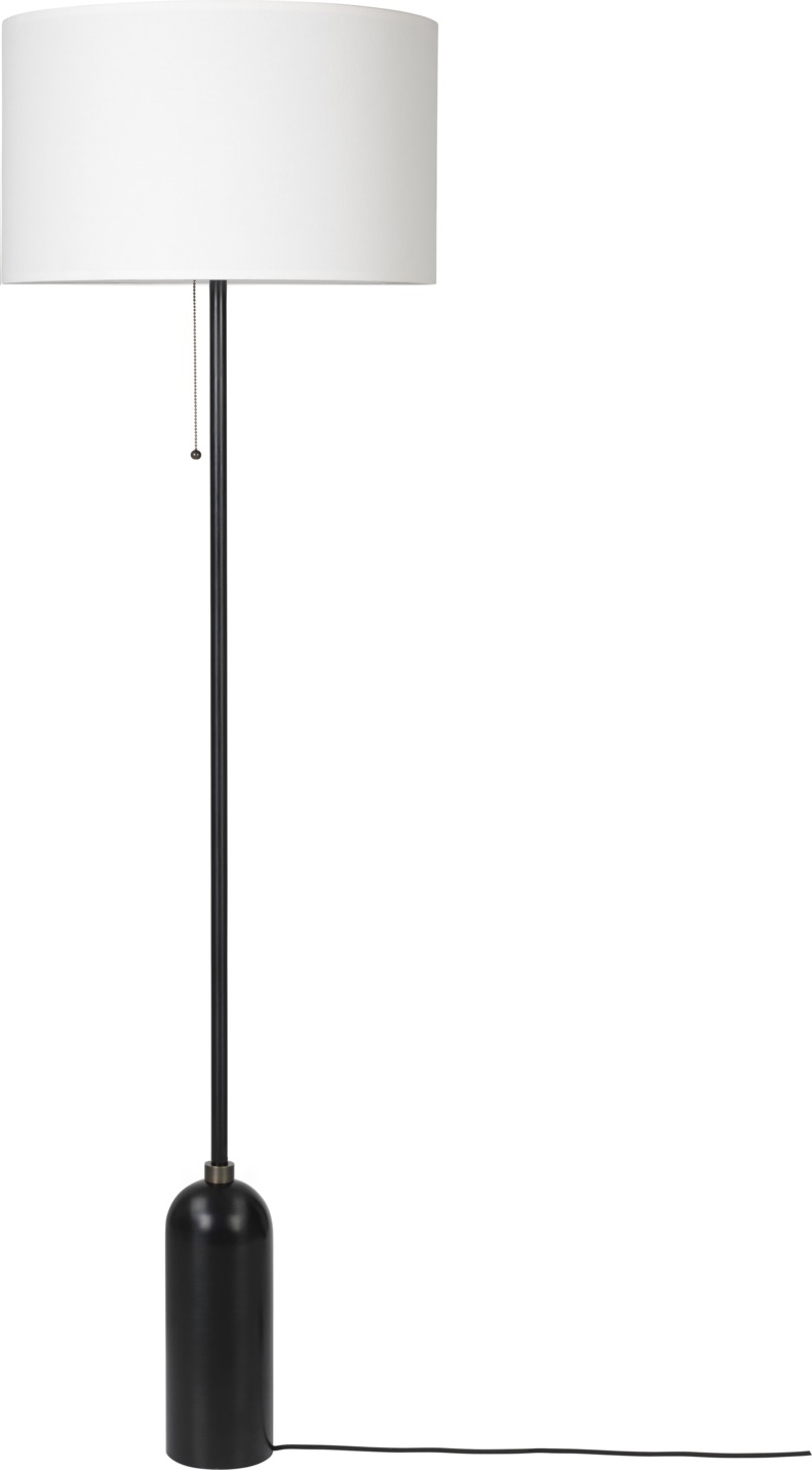 Gravity Stehleuchte von Gubi mit weißem Schirm und geschwärztem Stahlfuß. Moderne Bodenleuchte.