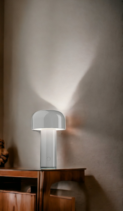 Bellhop Battery tafellamp met USB-kabel van Flos