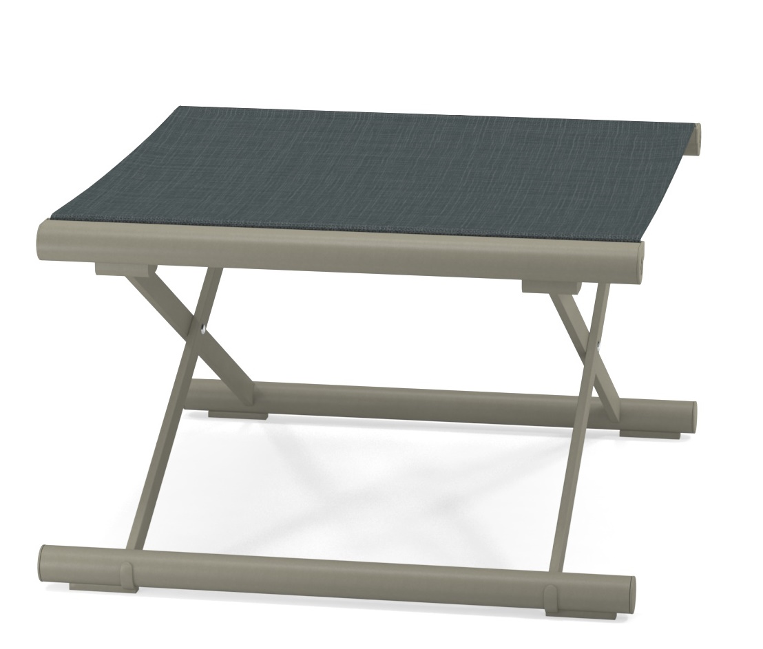Terra Fußhocker Outdoor von Emu, grauer Gartenhocker mit Stoffbezug und Metallgestell für Terrasse und Balkon.