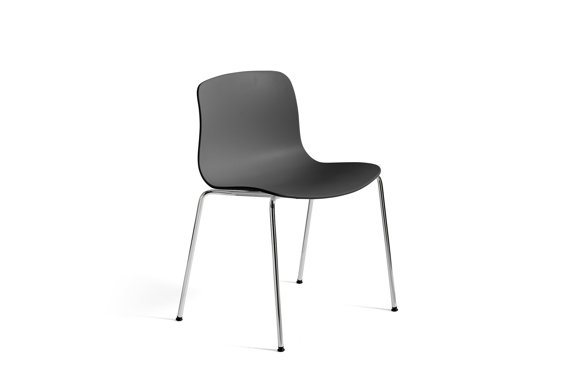 Grauer About a Chair AAC 16 Stuhl von Hay mit verchromtem Stahlgestell.