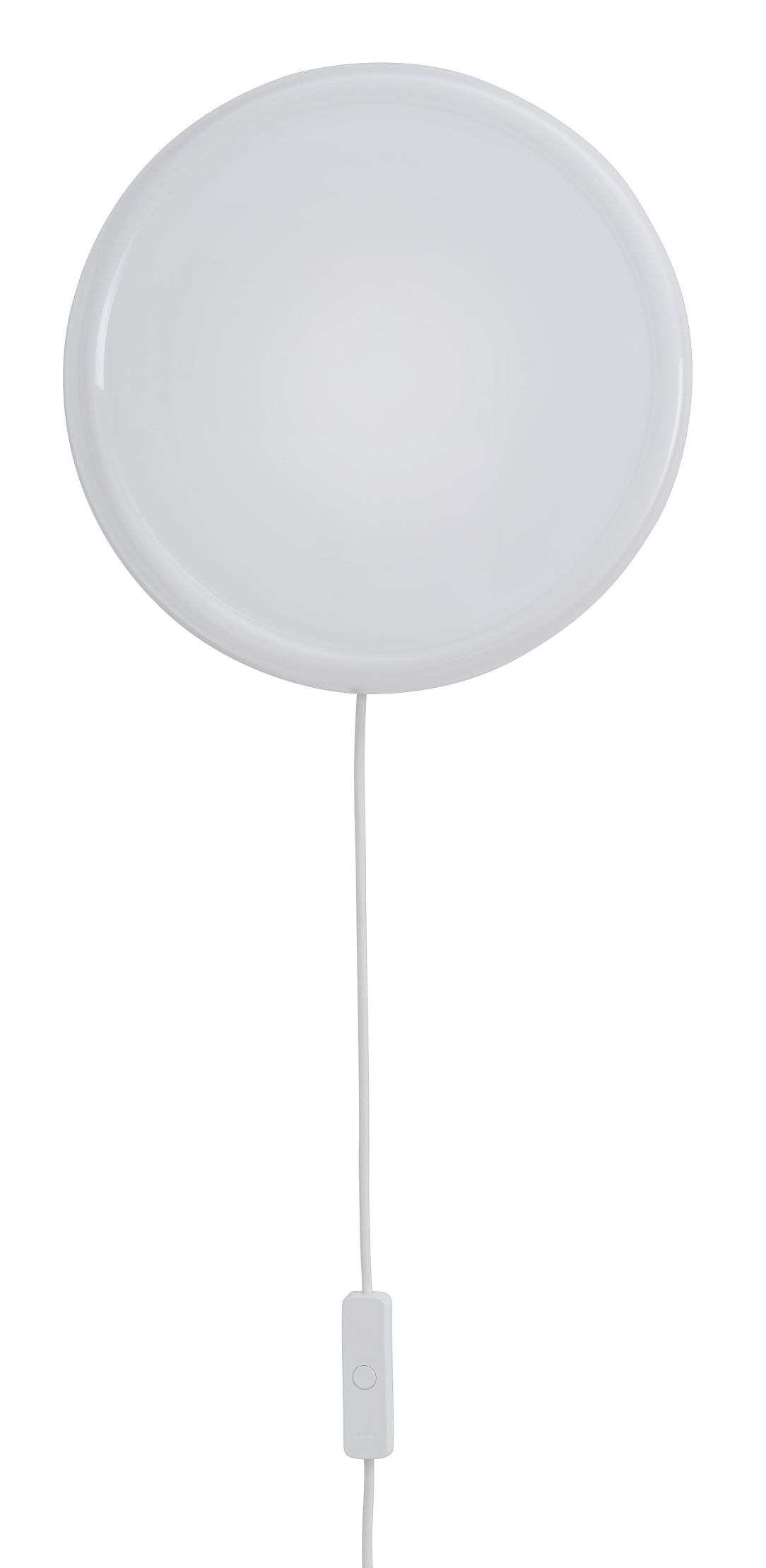 Weiße Muuto Looped Wandleuchte/Deckenleuchte mit rundem Lampenschirm und Kabel mit Schalter vor weißem Hintergrund.